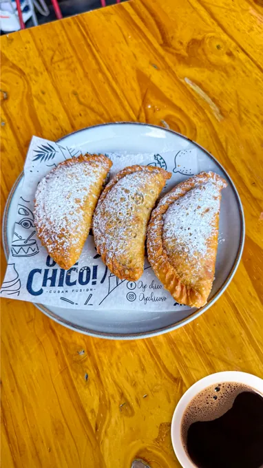 Empanadas de Guayaba Y Queso — Oye Chico, comida cubana