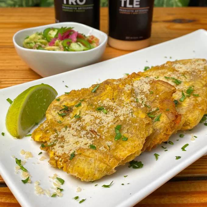 Tostones con Guacamole — Oye Chico, comida cubana