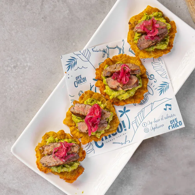 Tostones steak — Oye Chico, comida cubana