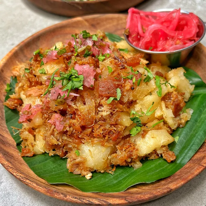Yuca al mojo — Oye Chico, comida cubana